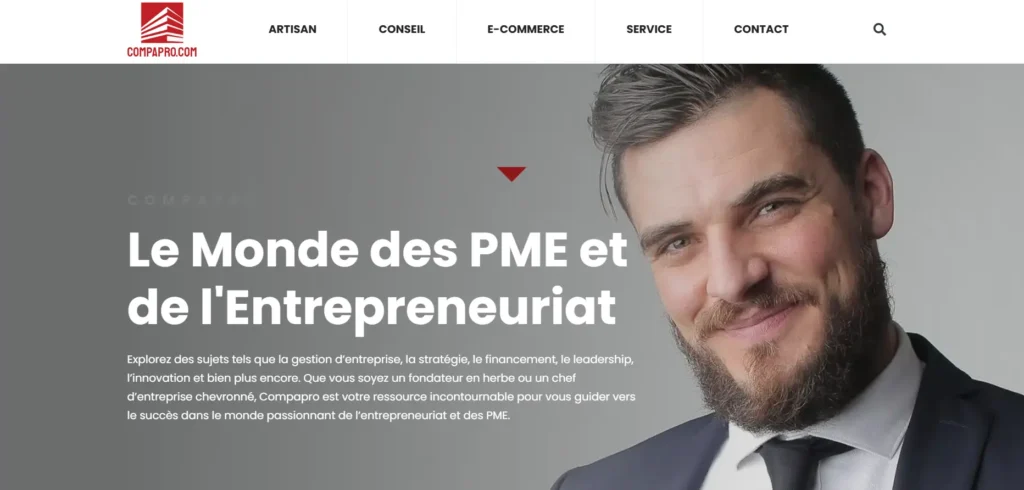 L’image montre la page d’accueil du site Compapro, une plateforme dédiée aux PME et aux entrepreneurs. On y voit un homme souriant en costume sur un fond gris, avec un texte en grand titre : "Le Monde des PME et de l’Entrepreneuriat". Un menu de navigation en haut propose plusieurs catégories comme Artisan, Conseil, E-commerce, Service et Contact.