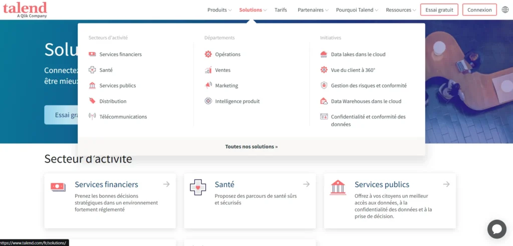 L'image présente la section "Solutions" du site de Talend, avec un menu déroulant affichant différents secteurs d'activité (finance, santé, services publics, distribution, télécommunications). Elle met également en avant des départements comme les opérations, le marketing et des initiatives telles que les data lakes et la gestion des risques. En bas, des cartes présentent des solutions adaptées aux secteurs financiers, de la santé et des services publics.